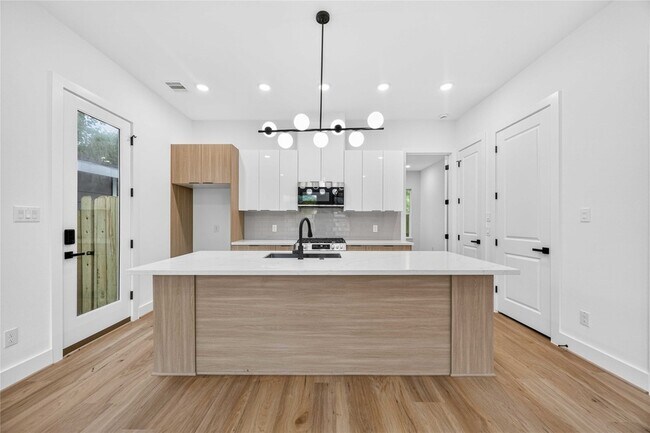 Building Photo - 4633 Mallow St