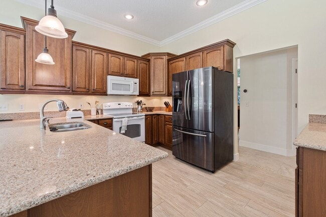 Building Photo - Beautiful 3/3 Pool Home in Gated Community W/ Lake Access