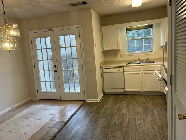 Building Photo - 5957 Sherwood Trace