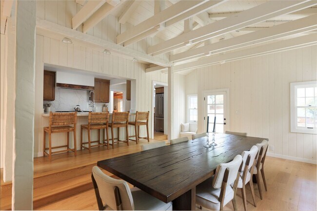 Building Photo - Beautiful Tarzana Rental!