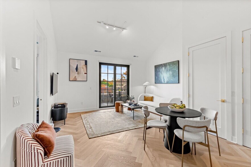 Building Photo - 100 E Putnam Ave