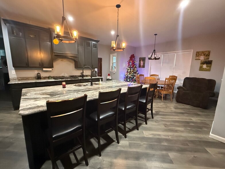 Building Photo - 439 Chloe Rd