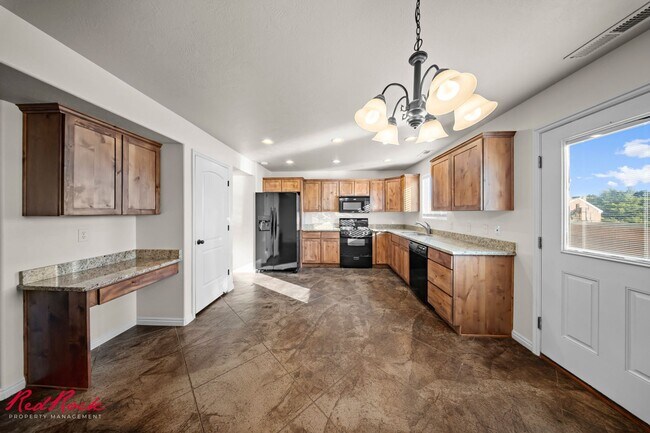 Building Photo - Adorable 3 Bedroom End Unit Townhome!