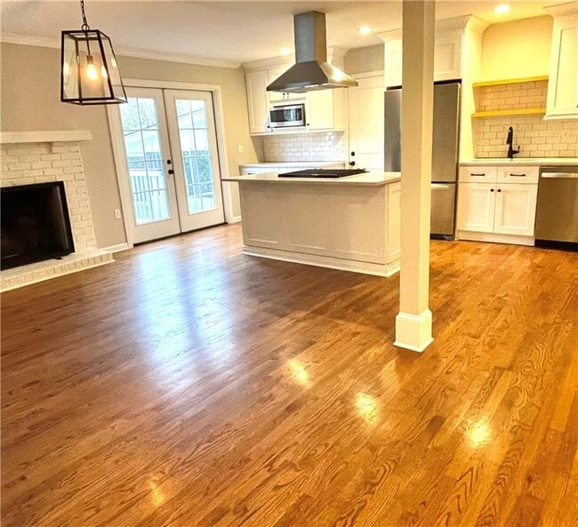 Building Photo - 245 Willow Springs Dr