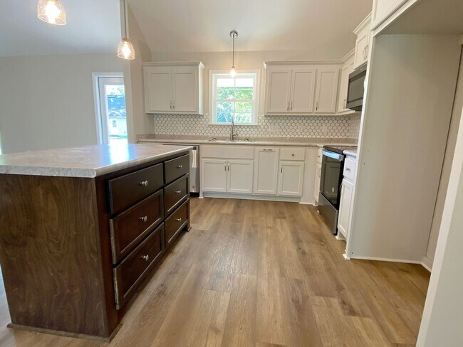 Building Photo - $500 Move-in Discount! Modern 4-Bedroom Home with Fenced Yard Near Moody AFB