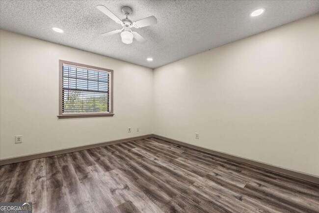 Building Photo - 210 Appleby Dr