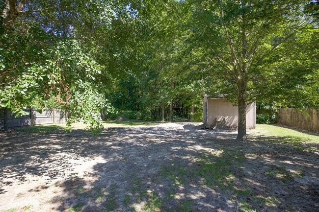 Building Photo - Adorable 3 bedroom 2 bath + Bonus in Raeford