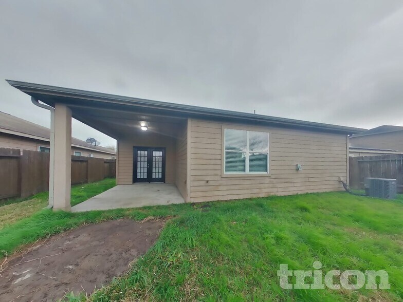 Building Photo - 6923 Musclewood Rd