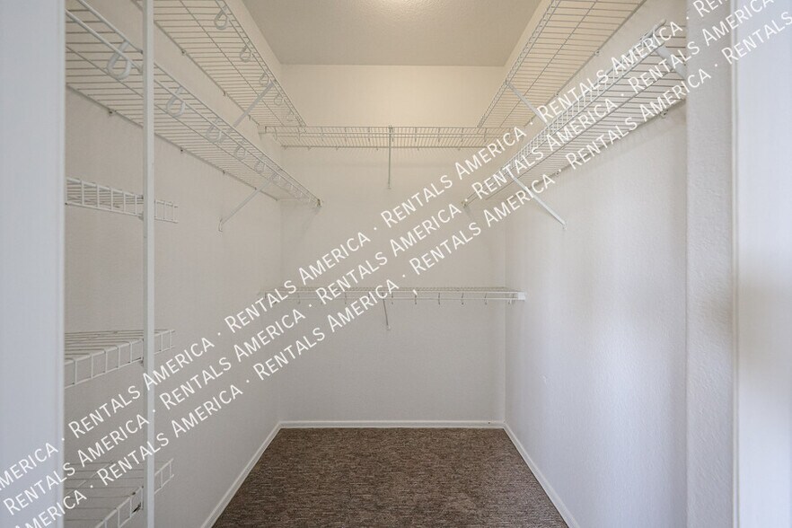 Building Photo - 3825 S 60th Dr