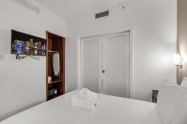 Building Photo - 1036 Ocean Dr