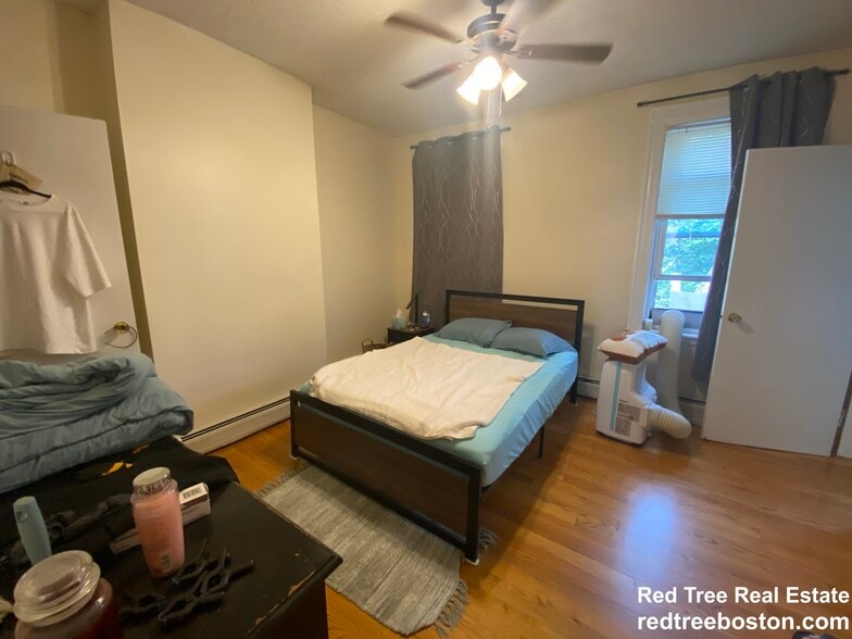 Building Photo - 49 Cameron St