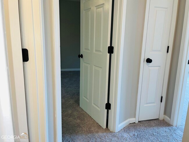 Building Photo - 8975 Stonebridge Blvd