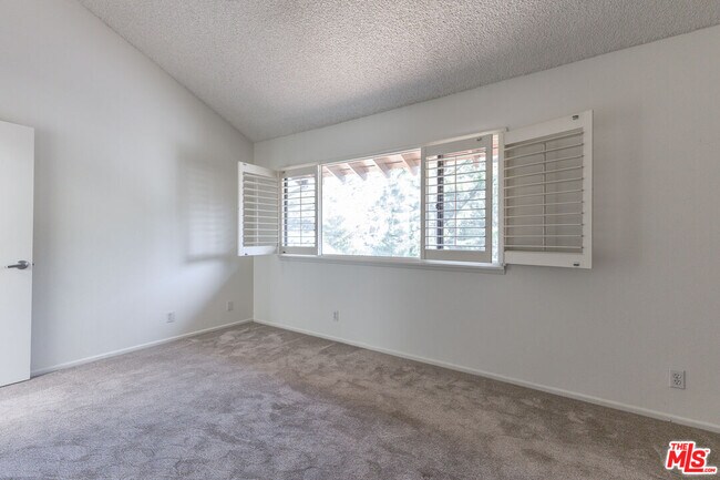 Building Photo - 1709 Cam De Villas