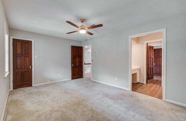 Building Photo - 11022 Riverview Dr