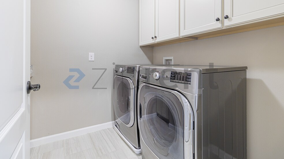 Building Photo - 1709 Hilltop Dr