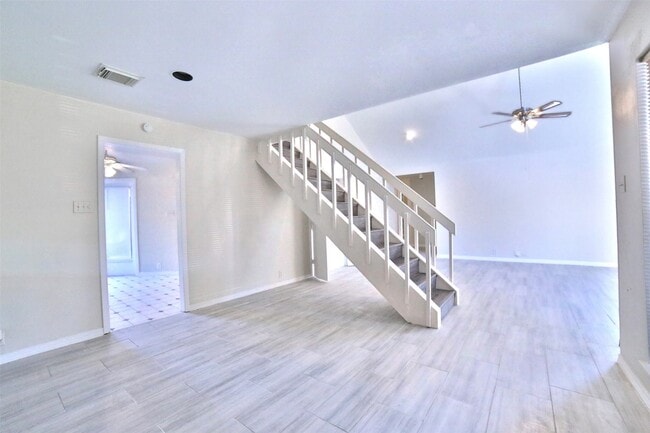 Building Photo - 10723 Shawnbrook Dr