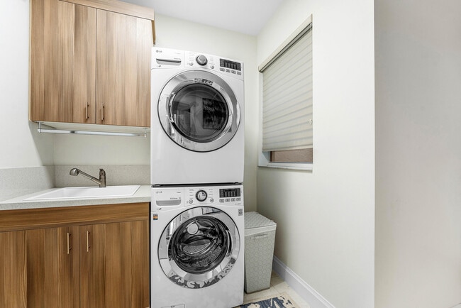 Building Photo - 6673 NW 24th Terrace