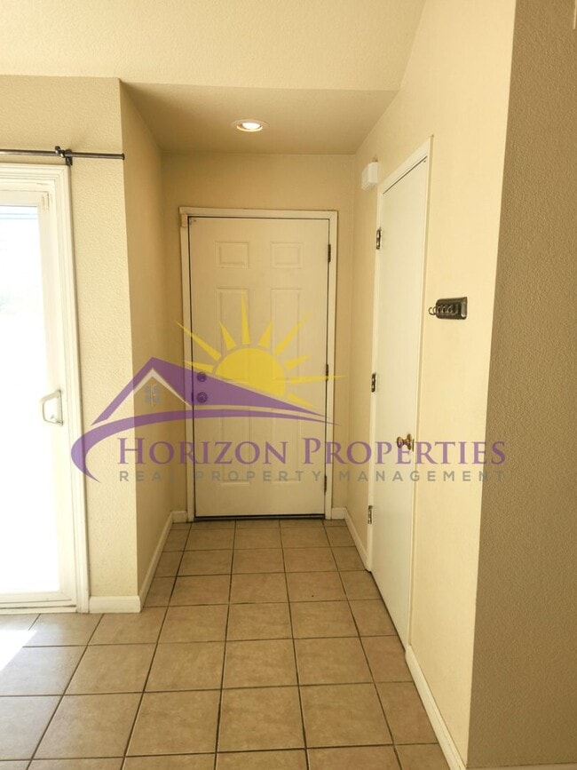 Building Photo - 1 Bed 1 Bath with bonus loft 724 sq ft. Condo