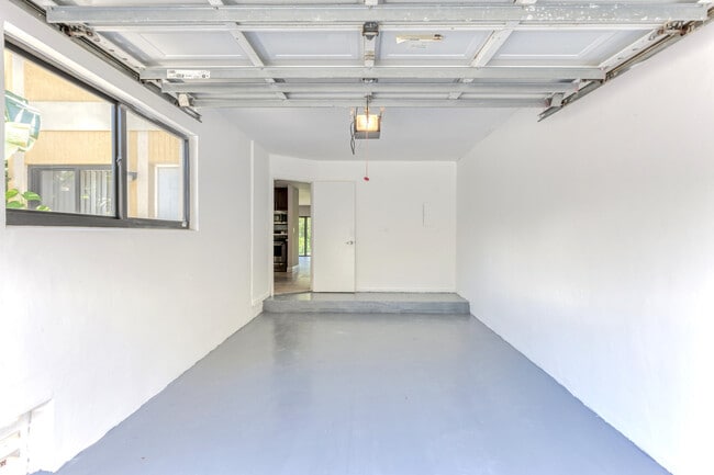 Building Photo - 660 Coventry St