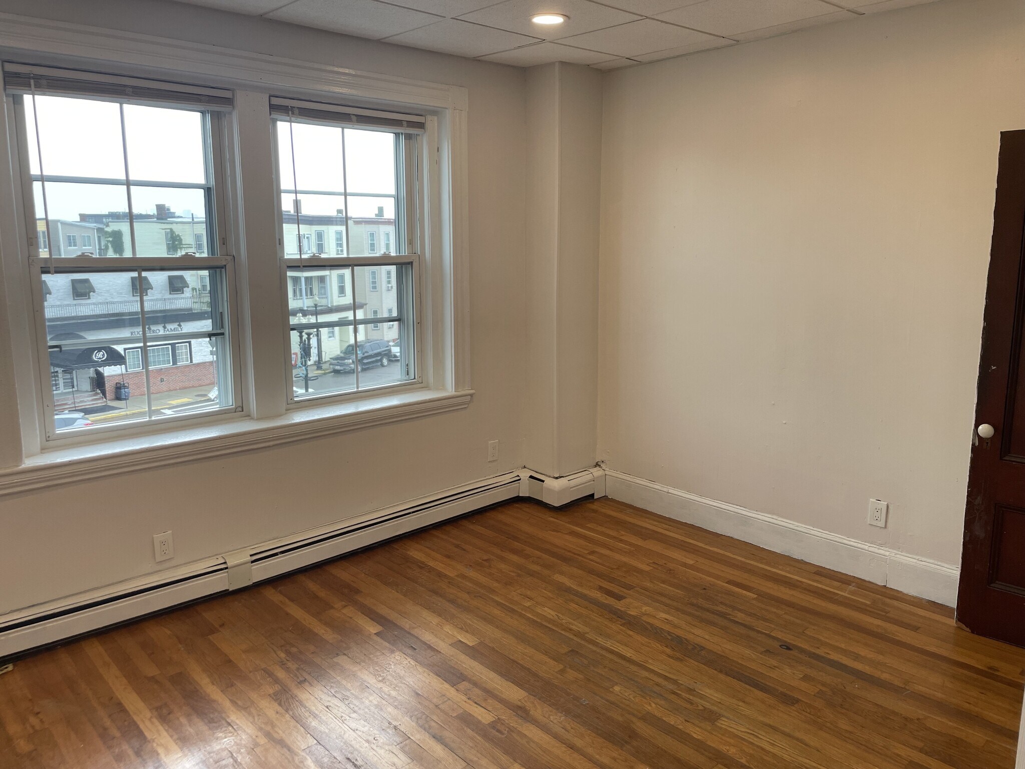 Building Photo - 978 Saratoga St