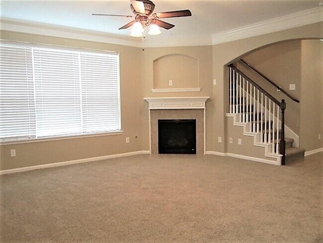 Building Photo - 12403 Fort Dupont Ln