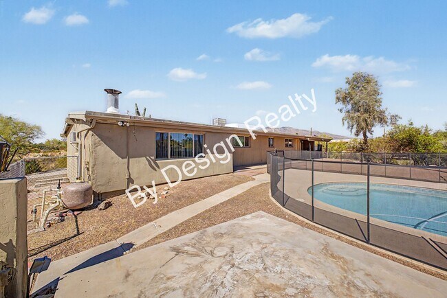 Building Photo - Mid Century Ranch Home on 2+ Acres with Private Pool - Mountain & City Views