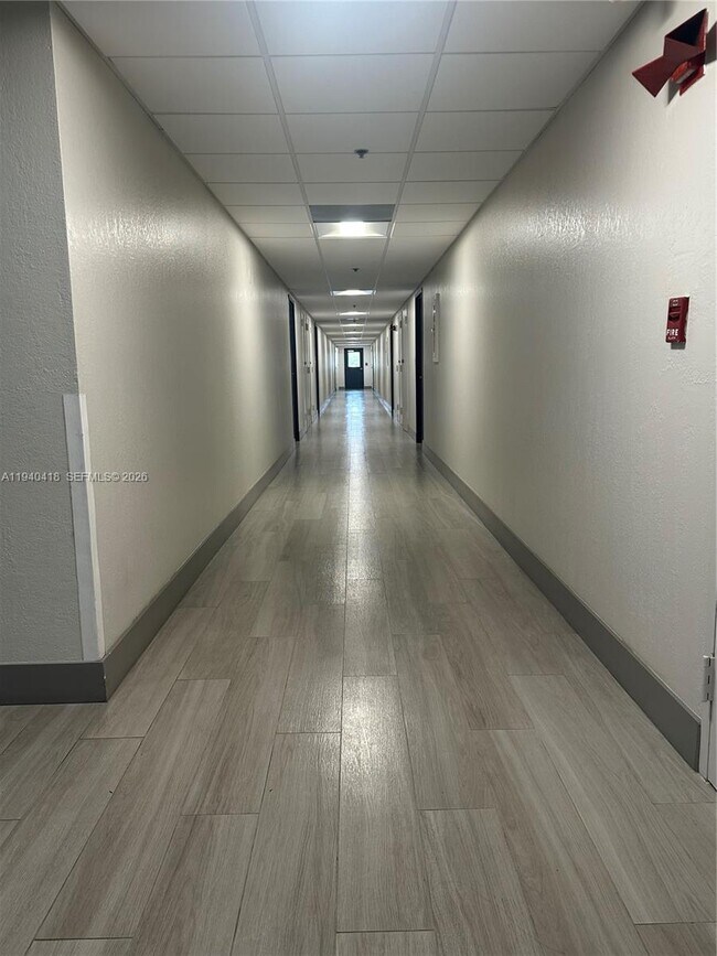 Building Photo - 919 Hillcrest Dr