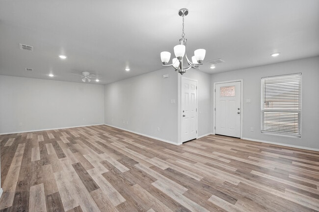 Building Photo - 5605 Jarvis St