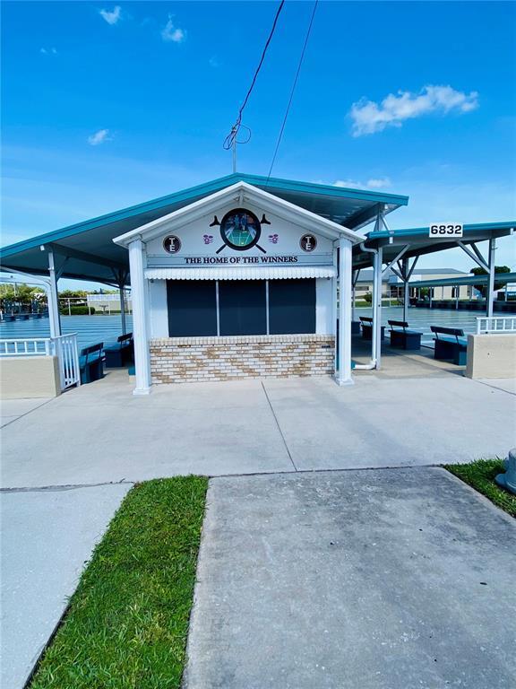 Building Photo - 2305 Bay Dr