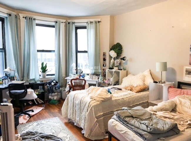 Building Photo - 1048 Commonwealth Ave