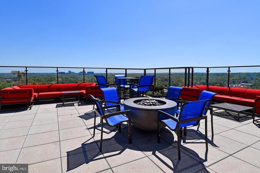 Building Photo - 851 N Glebe Rd