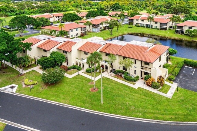Building Photo - 8566 Casa Del Lago