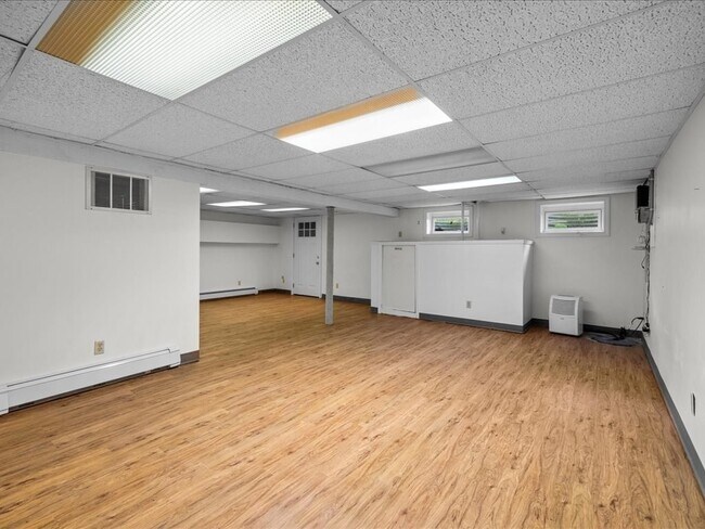 Building Photo - 15 Woodridge Rd
