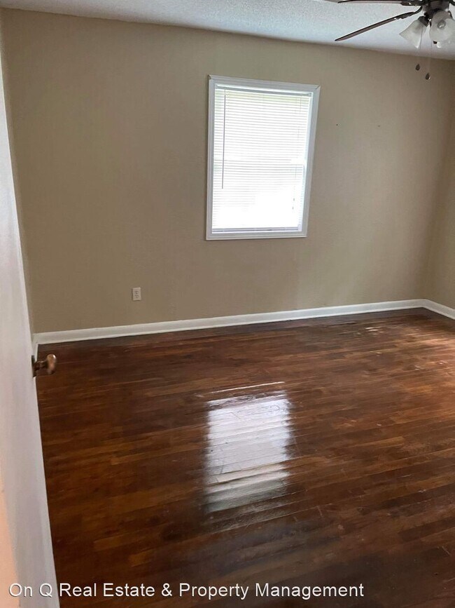 Building Photo - 3 br, 1 bath House - 104 E. Lawson Road