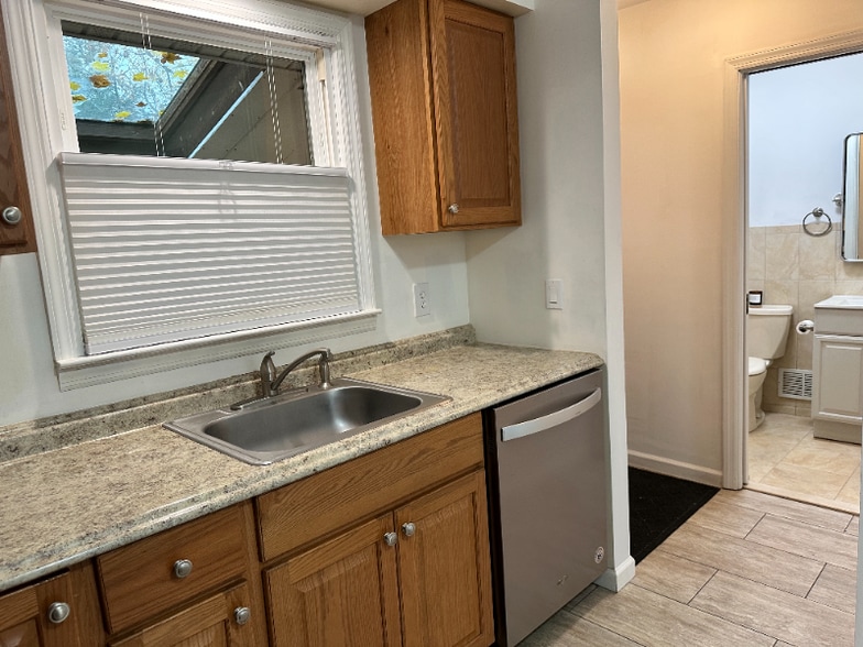 Building Photo - 758 2nd St