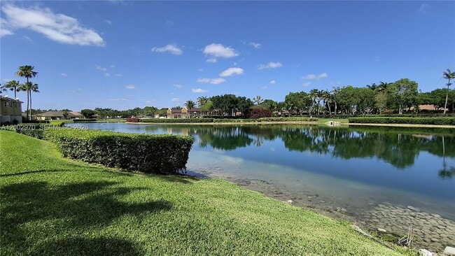 Building Photo - 985 NE 34th Ave