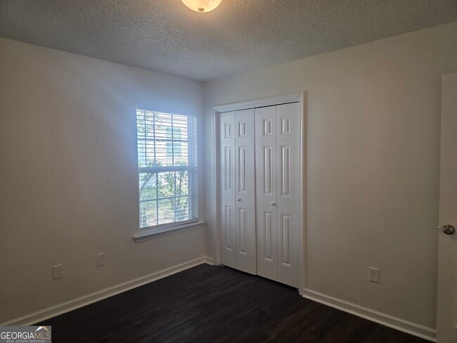 Building Photo - 434 Roberts Way