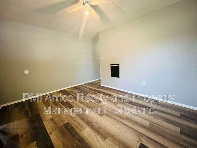 Building Photo - 1223 Ave L