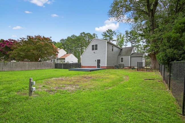 Building Photo - 4 Bedroom Rental