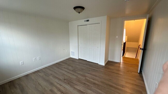 Building Photo - Spacious & Beautifully Updated 3BR Home with Extra Storage in Columbia