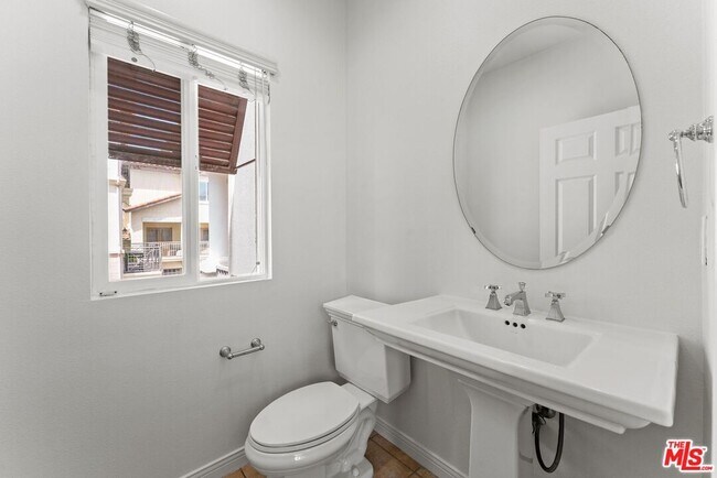 Building Photo - 5738 S Celedon Creek