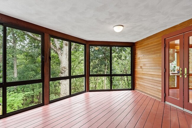 Building Photo - 2 Sunset Ridge