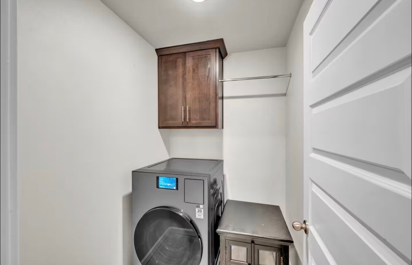 Building Photo - 16496 Pine Creek Dr