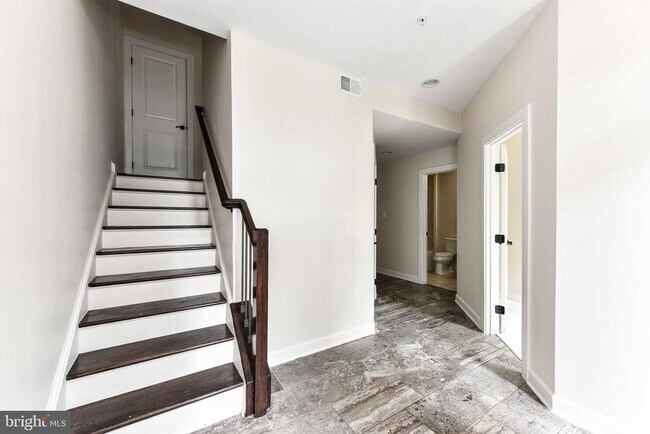 Building Photo - 3160 Yeager Dr