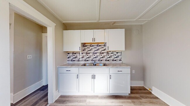 Building Photo - 7408 Dudley Ave