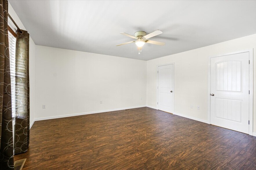 Building Photo - 242 Mirage Dr