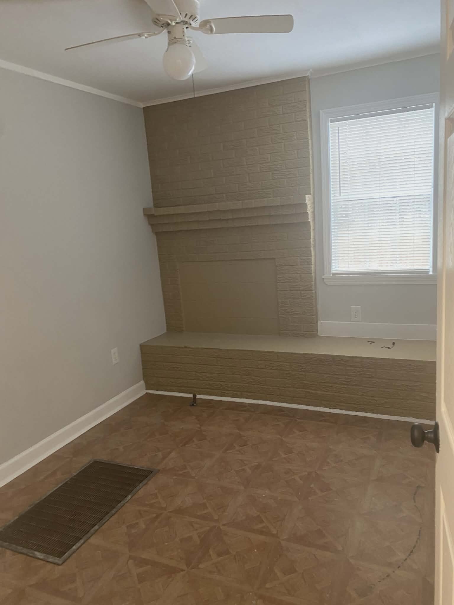 Building Photo - 828 Baltimore St