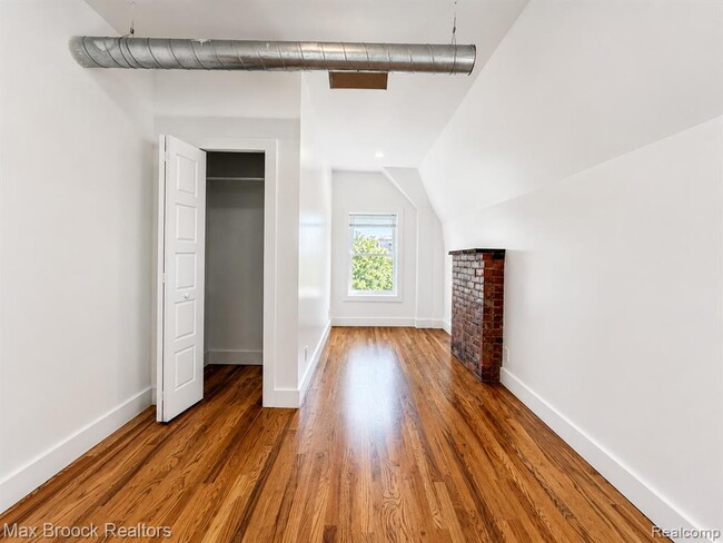 Building Photo - 3143 Trumbull