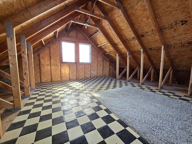 Building Photo - 802-811 11th Ave N