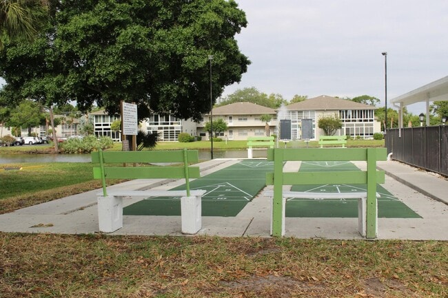 Building Photo - 30 Lake Vista Trail